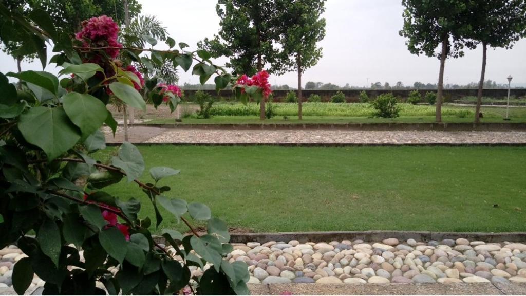 Anand At The Satluj Hotel Anandpur Sāhib Exterior foto